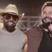 Diego & Arnaldo durante apresentação sertaneja em palco montado para gravação de DVD em Rio Preto.