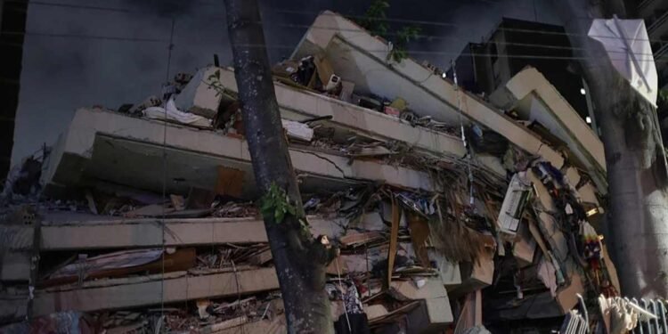 Fortes terremotos atingiram a Venezuela, provocaram desabamentos em Caracas e mobilizaram equipes de emergência.