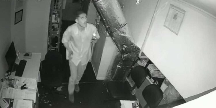 Operação da Deic cumpriu mandados de prisão e busca contra suspeitos investigados por furto de R$ 127 mil em joalheria de shopping de Rio Preto.
