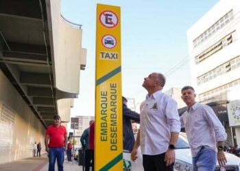 Rio Preto instala totens para embarque e desembarque e organiza trânsito em áreas de grande movimento