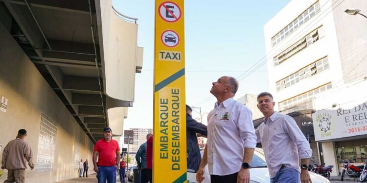 Rio Preto instala totens para embarque e desembarque e organiza trânsito em áreas de grande movimento
