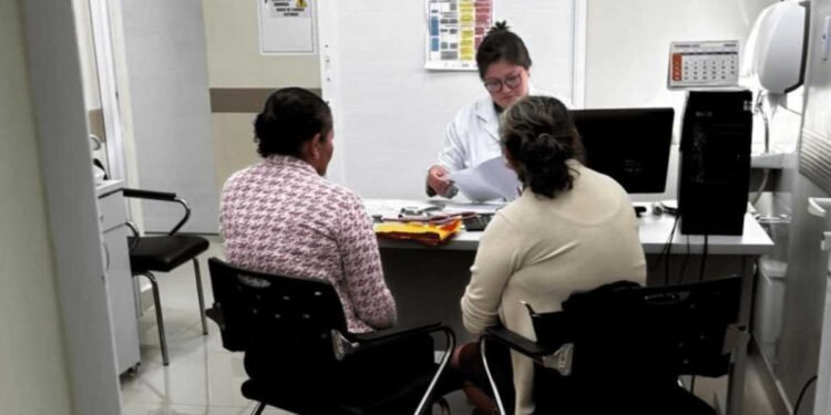 Moradores recebem atendimento durante o Sábado com Saúde em Rio Preto, com vacinação e serviços gratuitos nas UBSs.