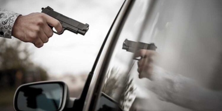 Viatura policial em ocorrência de sequestro e assalto em São José do Rio Preto.