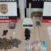 Policiais da DISE exibem mais de seis quilos de maconha apreendidos durante operação em Rio Preto.