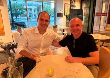 Coronel Fábio Candido se reúne com Eduardo Bolsonaro durante viagem aos Estados Unidos