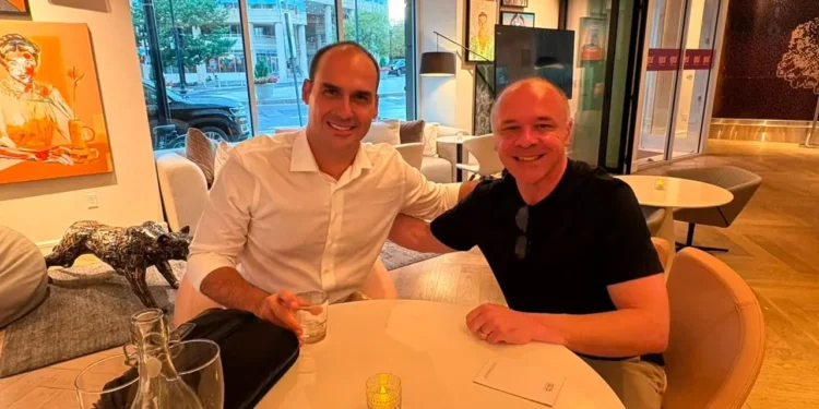 Coronel Fábio Candido se reúne com Eduardo Bolsonaro durante viagem aos Estados Unidos