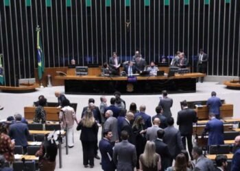 Congresso aprova projeto que aumenta penas para crimes sexuais online contra crianças e adolescentes.