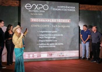 Público em feira agropecuária durante evento da Expo Rio Preto.