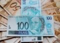 Arte ilustrativa sobre o INPC divulgado pelo IBGE, índice que acumula alta de 4,33% e serve de base para reajuste de salários e benefícios no Brasil.
