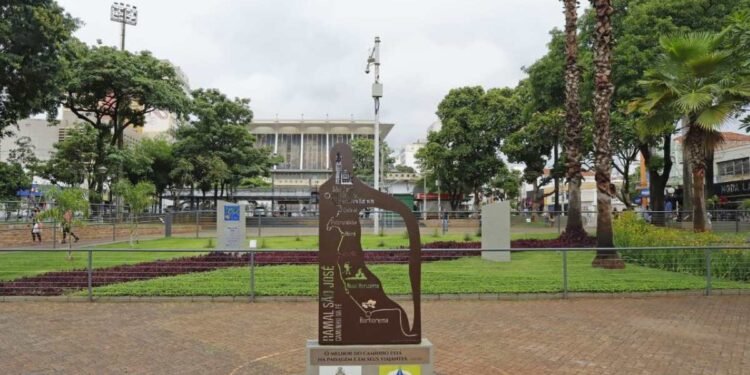 Unidade móvel do Circuito Sertanejo Sem Violência realiza atendimento gratuito na Praça Dom José Marcondes, em São José do Rio Preto.