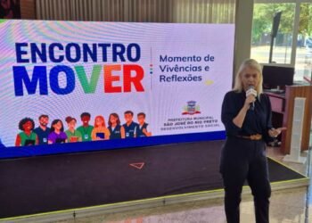 Profissionais da assistência social participam de seminário no Espaço SESI em Rio Preto.