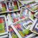Crianças e adultos participam da troca de figurinhas da Copa do Mundo no Mercado Municipal de Rio Preto.