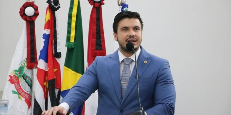 Projeto cria botão do pânico para motoristas de aplicativo, taxistas e ônibus com acionamento direto da Guarda Civil Municipal em Rio Preto.