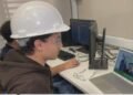 Sala de aula com alunos em curso de tecnologia no Senai.
