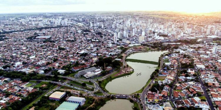 Feriado de 9 de julho em Rio Preto: confira o que abre e fecha nos serviços públicos, saúde, transporte, Mercadão e espaços de lazer.