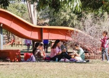 Crianças participam da programação gratuita de férias nos Parques Ecológicos Norte e Sul de Rio Preto com oficinas, brincadeiras e atividades ao ar livre.