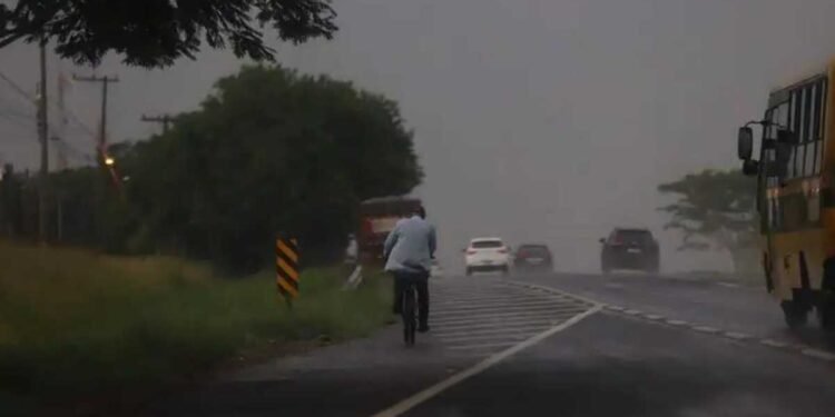 Frente fria em Rio Preto provoca queda nas temperaturas e muda o tempo com chuva e aumento da umidade.
