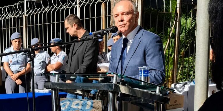 Prefeito Fábio Candido durante cerimônia da Revolução Constitucionalista de 1932 destacando o programa Smart Rio Preto em São José do Rio Preto.