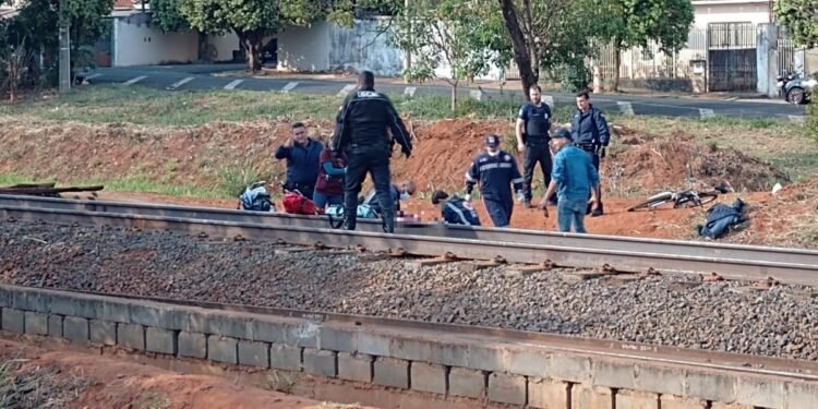 Homem morre após ser atingido por trem na Vila Itália, em Rio Preto