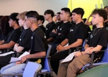 Estudantes participam de curso gratuito de tecnologia em Rio Preto.