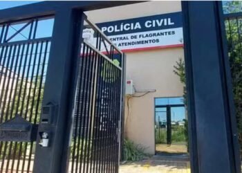 Viatura da Polícia Militar durante atendimento de ocorrência de sequestro-relâmpago em São José do Rio Preto.