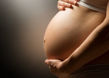 “ACHEI QUE IA MORRER”: GESTANTE É PICADA POR CASCAVEL E PASSA POR CESÁREA DE EMERGÊNCIA