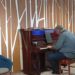 Pianista transforma espera por exames em momento de música no Ultra-X de Rio Preto