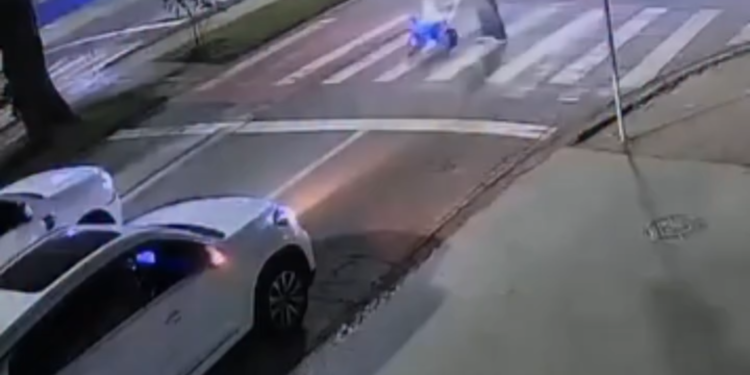 BEBÊ DE 1 ANO É ATROPELADO POR MOTO EM FAIXA DE PEDESTRES EM SOROCABA