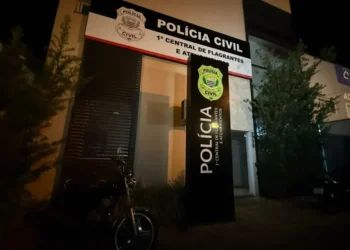 Padeiro é rendido por dupla armada com faca e tem celular roubado em Rio Preto