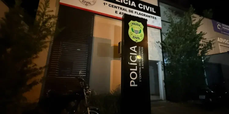 Padeiro é rendido por dupla armada com faca e tem celular roubado em Rio Preto