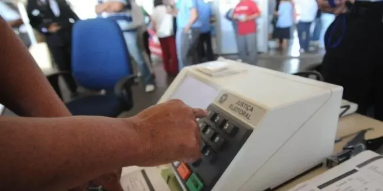 ELEITOR PODERÁ VOTAR FORA DA CIDADE DE ORIGEM; ENTENDA COMO FUNCIONA O VOTO EM TRÂNSITO