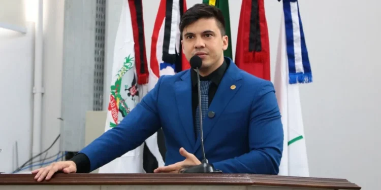 HOMENS HOMENAGEADOS EM REQUERIMENTOS QUE CONSTAM NAS PROPOSITURAS DE ALEXANDRE MONTENEGRO TINHAM EXTENSOS REGISTROS POLICIAIS, DIZ PCPR