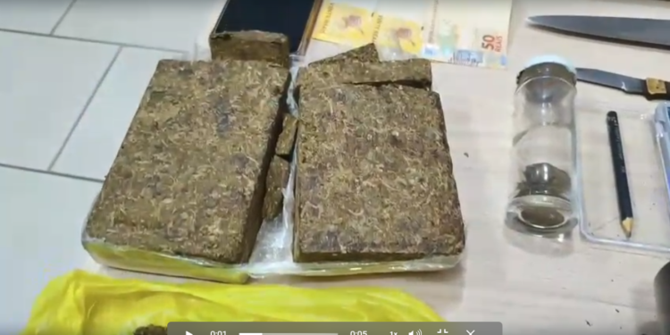 Homem é preso por tráfico de drogas e PM apreende mais de 1 kg de maconha em Mirassol