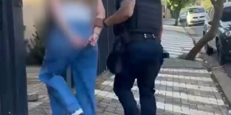 CÂMERAS FLAGRAM FURTO EM PERFUMARIA E DUAS MULHERES SÃO DETIDAS PELA GCM NO CENTRO DE RIO PRETO