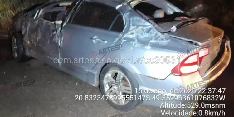 MOTORISTA MORRE APÓS CAPOTAR E INVADIR PISTA CONTRÁRIA NA WASHINGTON LUÍS, EM RIO PRETO