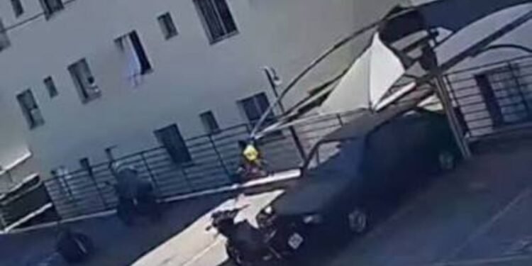 HOMEM É ATROPELADO E AGREDIDO POR VIZINHA DENTRO DE CONDOMÍNIO EM BETIM