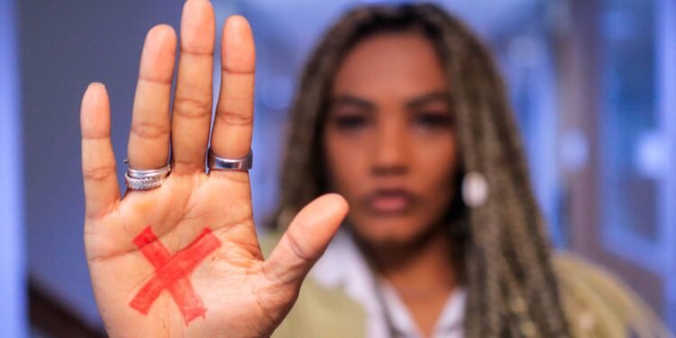 AOS 20 ANOS, LEI MARIA DA PENHA AINDA ENFRENTA O DESAFIO DE FAZER A PROTEÇÃO CHEGAR A TEMPO ÀS MULHERES