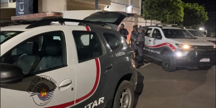 QUATRO HOMENS SÃO PRESOS SUSPEITOS DE HOMICÍDIO EM CEDRAL; ARMA E CARRO SÃO APREENDIDOS