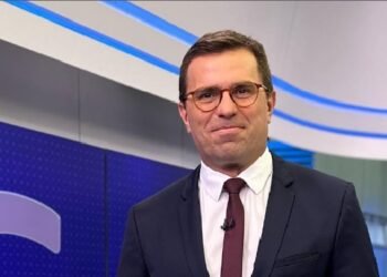 SBT AFASTA BOCARDI DO AR APÓS ACUSAÇÃO DE EXTORSÃO; JORNALISTA NEGA IRREGULARIDADES