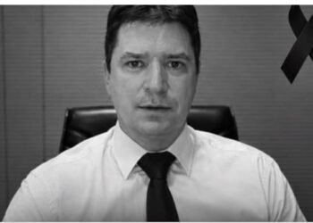 MÉDICO DE 51 ANOS MORRE APÓS SOFRER DESCARGA ELÉTRICA NO TELHADO DE CASA