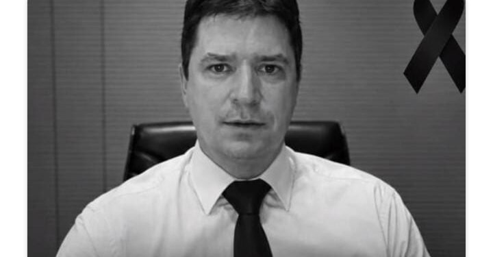 MÉDICO DE 51 ANOS MORRE APÓS SOFRER DESCARGA ELÉTRICA NO TELHADO DE CASA